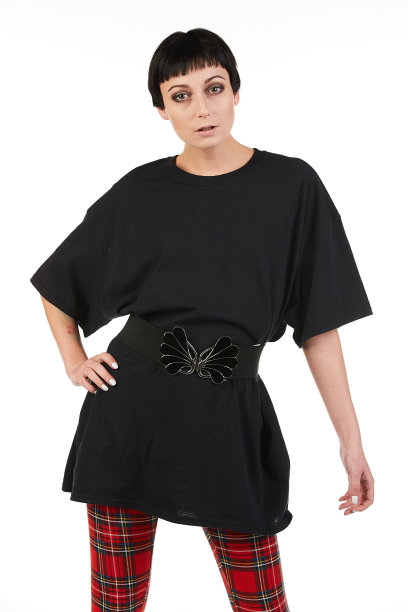 空白t恤模型-机车摇滚时尚女孩准备为您的设计图片下载