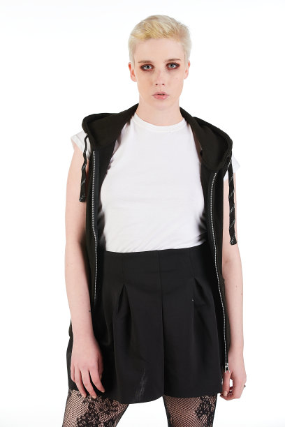 空白t恤模型-机车摇滚时尚女孩准备为您的设计图片下载