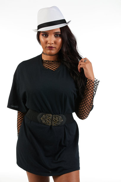 空白t恤模型-机车摇滚时尚女孩准备为您的设计图片下载