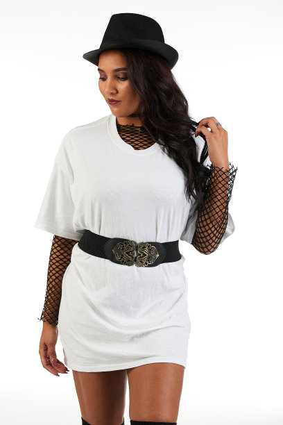 空白t恤模型-机车摇滚时尚女孩准备为您的设计图片下载