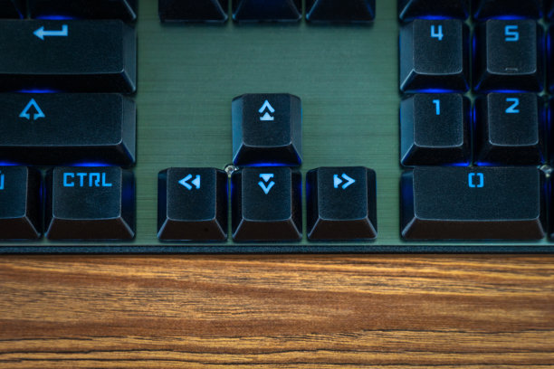 黑色键盘上的方向键图片下载