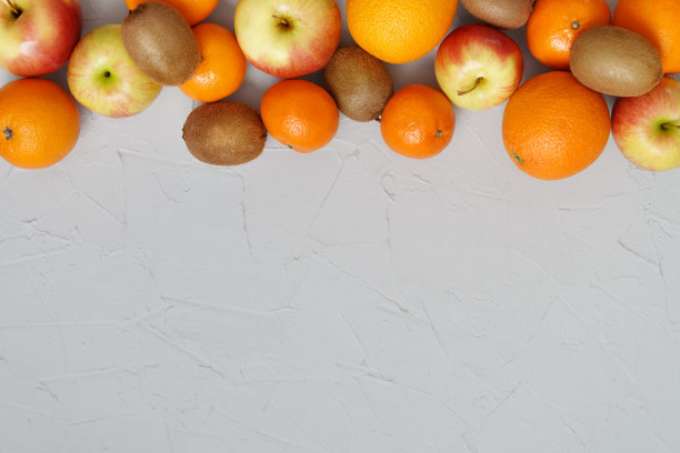在灰色纹理背景上的水果被一组排列在最上面一行图片下载