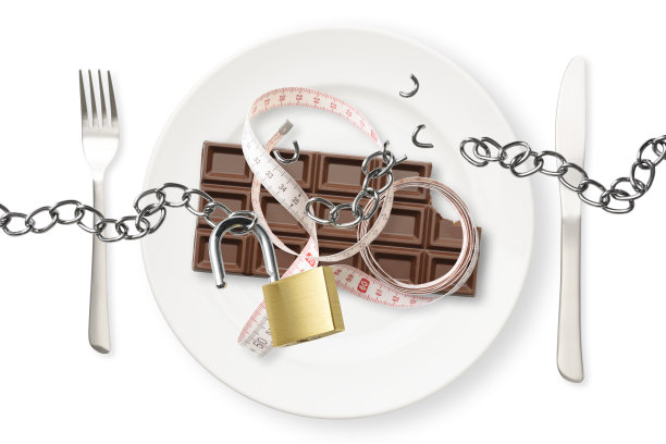 巧克力盘前带挂锁的断链图片下载