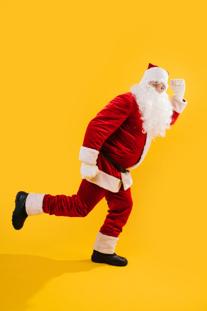 快乐的圣诞老人向右跑图片下载