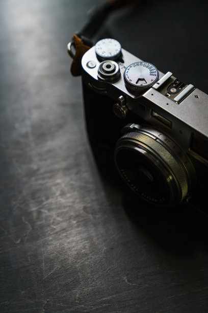 老式数码相机只能在黑暗背景下拍摄图片下载