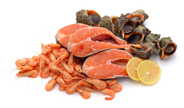 红色的鱼和虾配rapans。图片下载