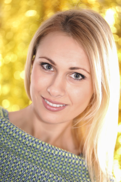 美丽的金发女子图片下载