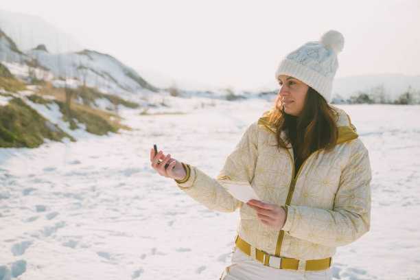 展望未来的女人图片下载
