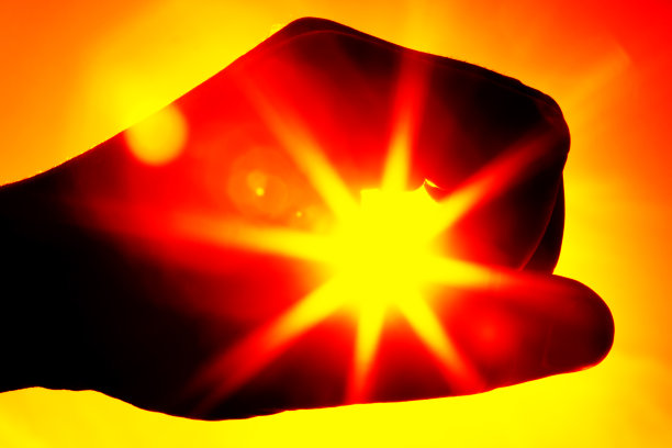 抓住太阳图片下载