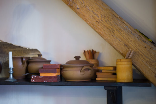 一个旧的木制厨房工具的特写图片下载