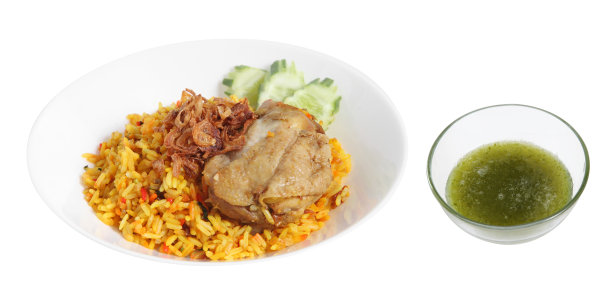 清真鸡饭配辣酱白底，清真菜配陶瓷碟图片下载