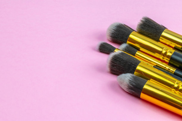 化妆刷干净。绘制化妆品与复制空间。B图片下载