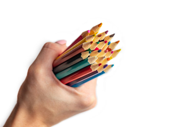 手里拿着一束彩色铅笔，文字空间图片下载