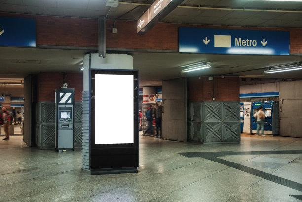 车站内的空白广告面板图片下载