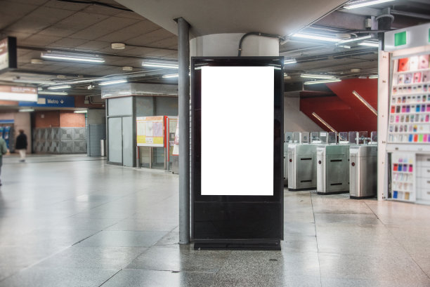 车站内的空白广告面板图片下载