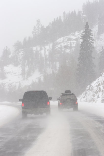 落基山70号州际公路交通冬季暴风雪驾驶科罗拉多雪图片下载