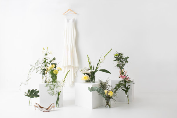 婚纱和高跟鞋图片下载