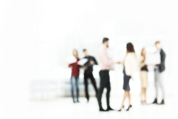 一个商业团队在办公室大厅里谈话的背景图像图片下载