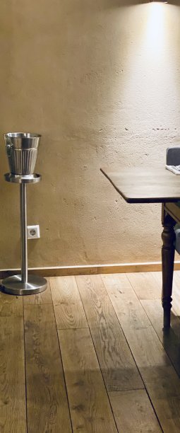 香槟桶和桌子图片下载