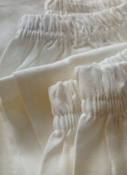 腰部有弹性的裤子图片下载