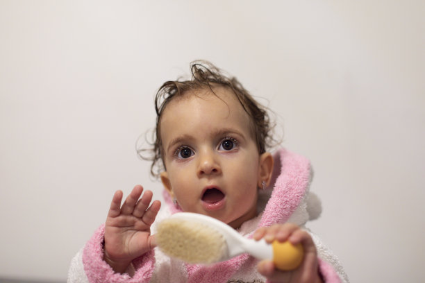 奇怪的孩子图片下载