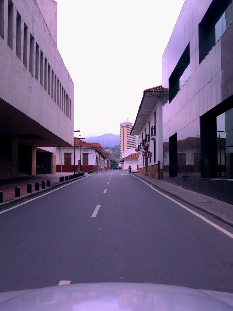 在汽车上的市中心图片下载