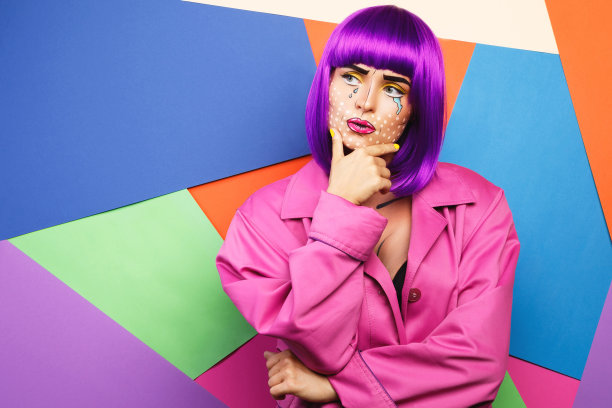 模特在创意形象与流行艺术化妆图片下载