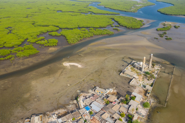 Joal Fadiouth的鸟瞰图。这张照片是由无人机拍摄的。非洲的风景。图片下载