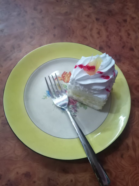 菠萝酥饼在盘子里图片下载