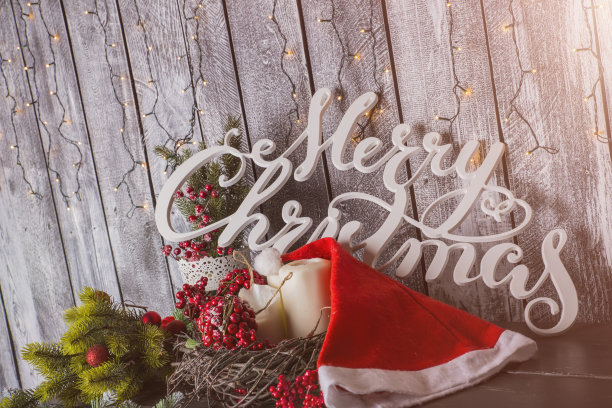 白色木质背景上的雪地复古风圣诞节文字图片下载