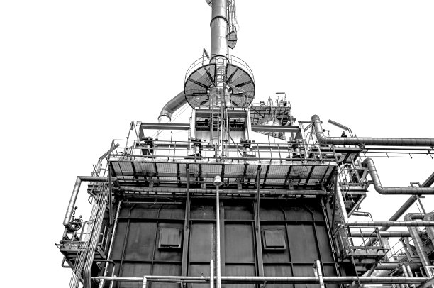 白色背景上的炼油厂图片下载