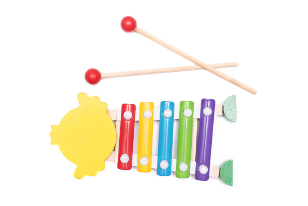 羽管键琴的孩子。图片下载