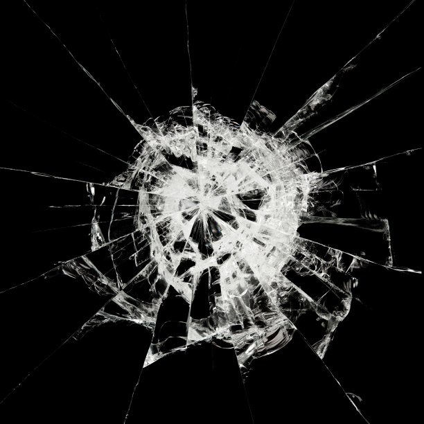破碎的玻璃在黑色背景上开裂，高分辨率照片艺术抽象纹理对象设计图片下载