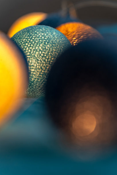 圣诞装饰灯的特写照片图片下载