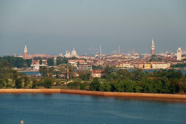 意大利威尼斯:La Certosa(意大利语:Isola della Certosa)是威尼斯泻湖中的一个岛屿。图片下载