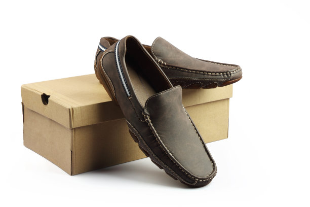 印度人用盒子做的男鞋图片下载