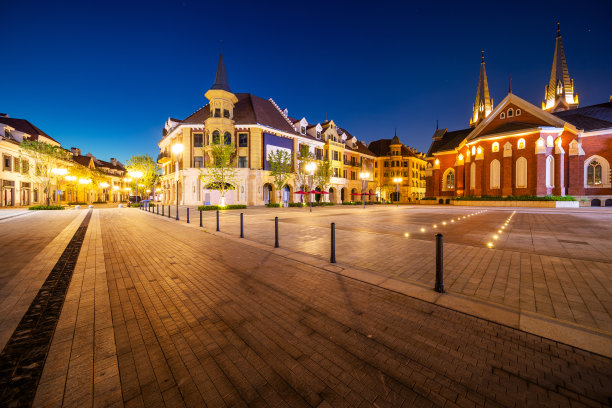 瑞士卢塞恩，历史悠久的老城中的木制教堂图片下载