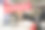 购物时间到了，小女孩拿着购物袋逛商场图片下载