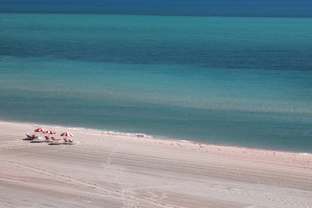 沙滩躺椅图片下载
