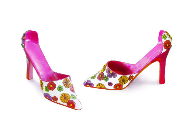 插图一双女人的高跟鞋花鞋，剪小路。图片下载