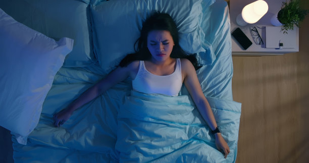 亚洲女性失眠图片下载