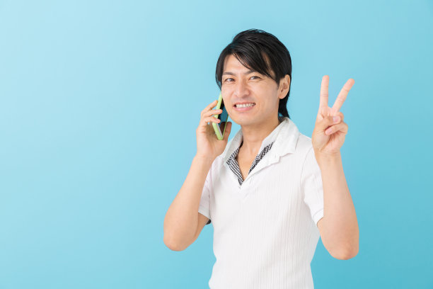 打电话的人图片下载