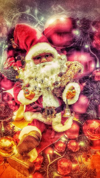 圣诞老人的装饰，周围是物体和彩球。在诺曼底的陈列室里。色彩效果，修饰和垃圾。图片下载