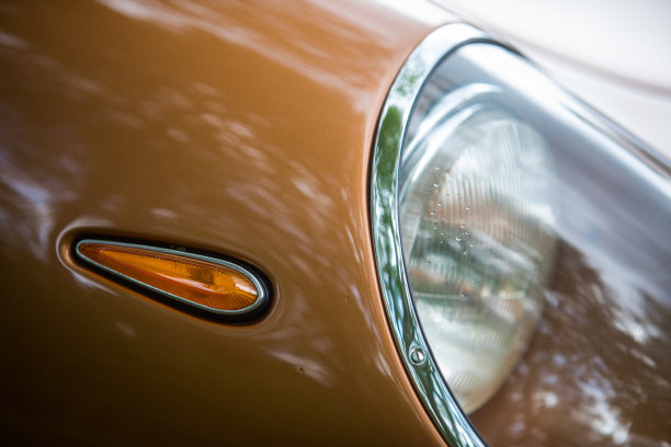 经典的汽车转向灯图片下载