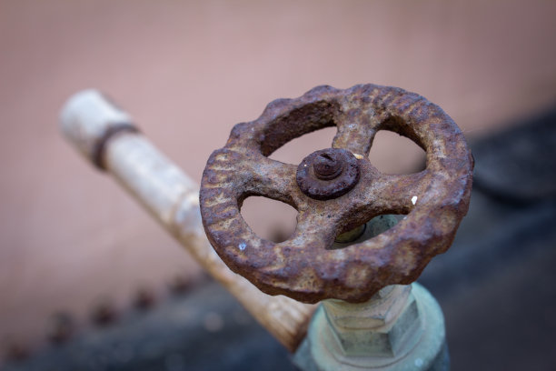 查看一个生锈的闸门值，以控制任何液体的流动图片下载