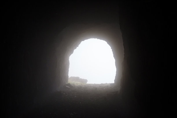 隧道尽头的光图片下载