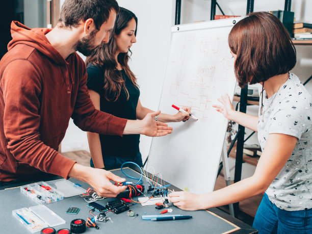 科学头脑风暴电子汽车模型图片下载