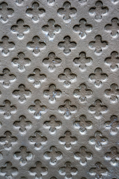 黑色金属纹理背景与铁十字图案。金属背景图片下载