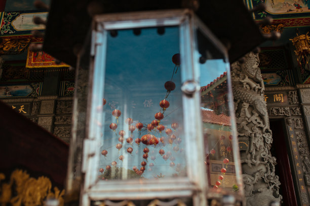 在亚洲的街道上点亮了一盏灯图片下载