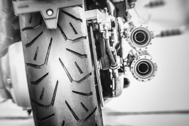 摩托车轮胎和排气图片下载